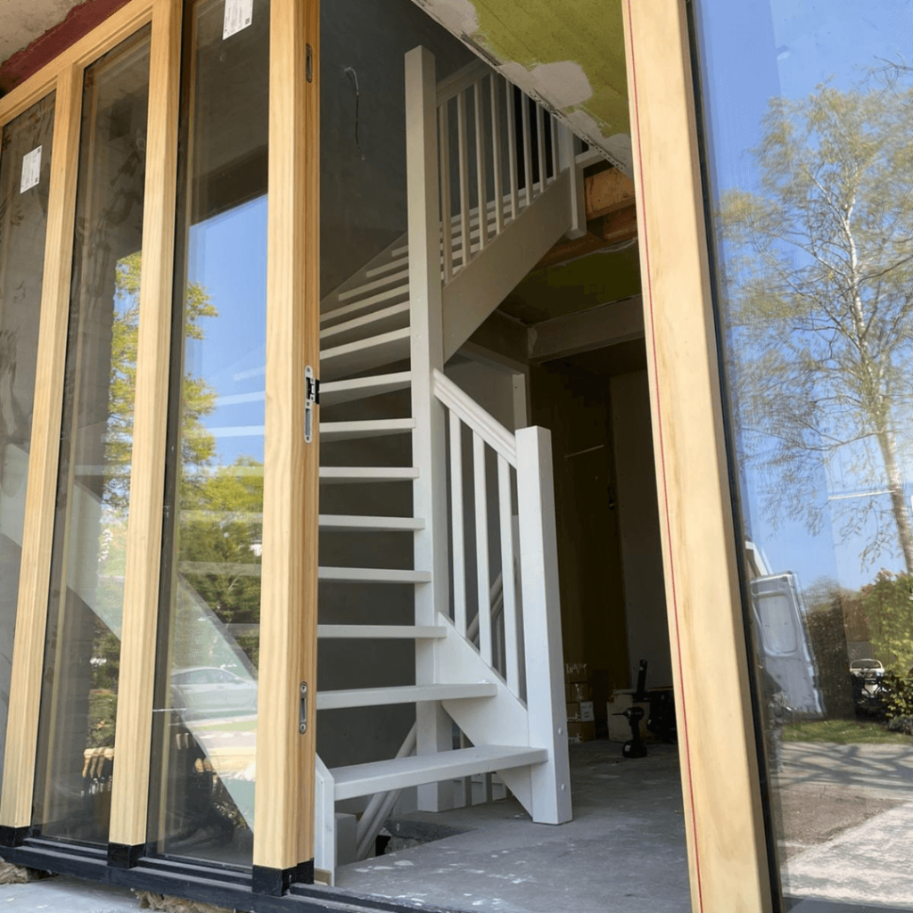 van der Pol trappen witte open trap